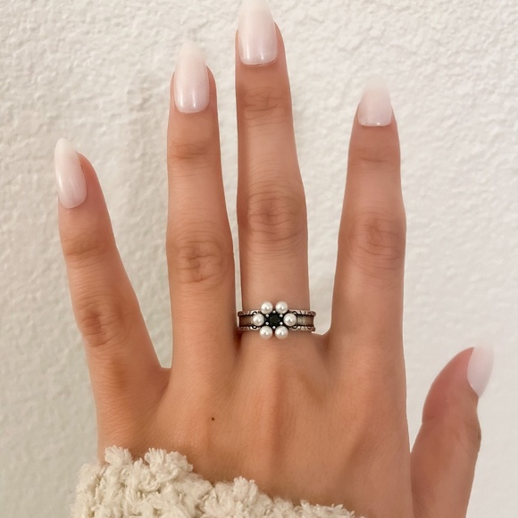 925 Sterling Silver Minimalist Ring Pearl Flower Ring Dainty Pearl Ring - Picture 4 of 8